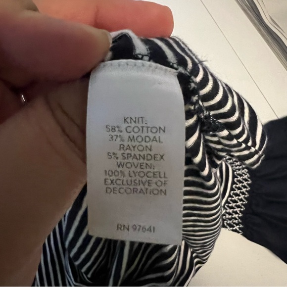 J.Jill Stylish Mixed-Media Smocked-Sleeve Tunic navy and white size large women - Picture 13 of 14